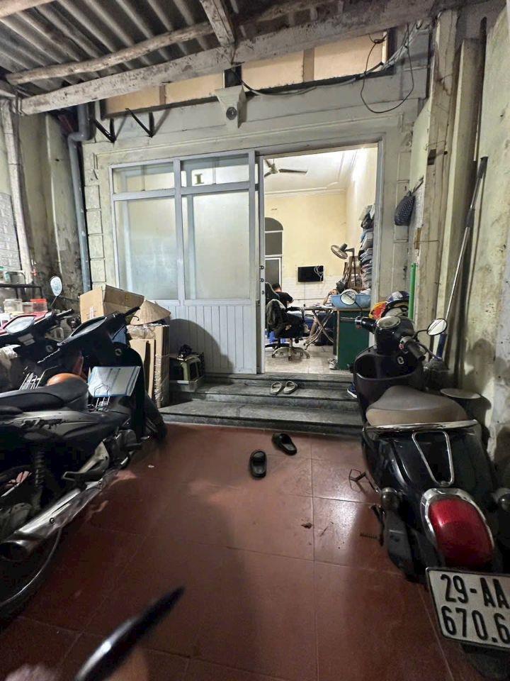 Hàng đầu tư, phố Yên Hòa, Cầu Giấy. Mặt ngõ, cách 20m ra phố. DT 50m x 2 tầng, giá 8 tỷ