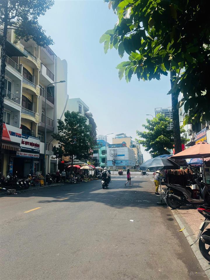 Căn góc ngay đại học hutech ung văn khiêm. 4 tầng sử dụng ~500m². giá 48tr, nhà mới