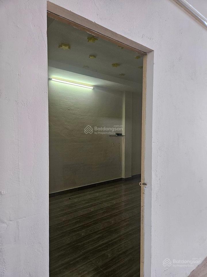 Cho thuê kho xưởng 230m2. đường xe tải lớn