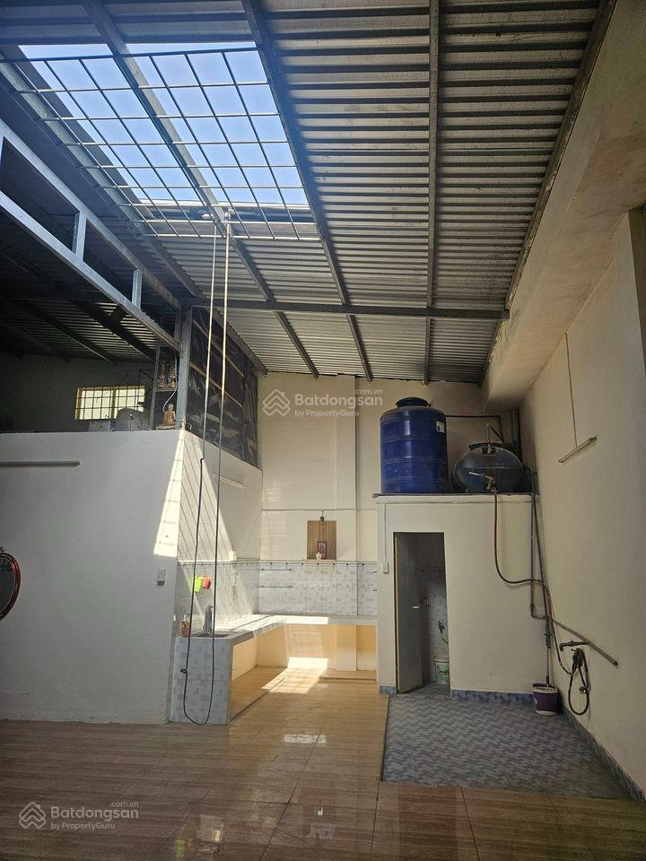 Cho thuê kho xưởng 230m2. đường xe tải lớn
