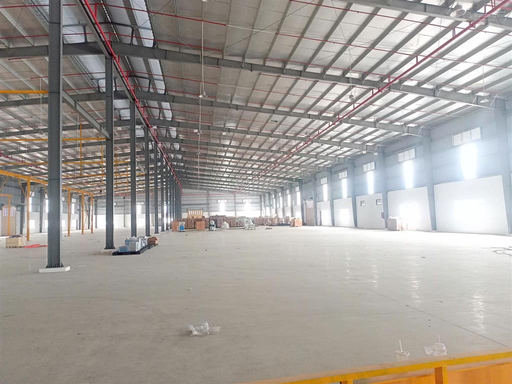Nhà xưởng khu công nghiệp đức hòa. diện tích 10.000m2, nx 7.000m2.