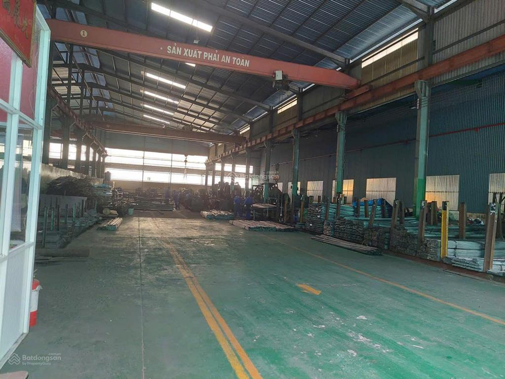 Cho thuê kho xưởng 1650m2 quốc lộ 1a, bến lức. có sẵn pa lang, cẩu trục