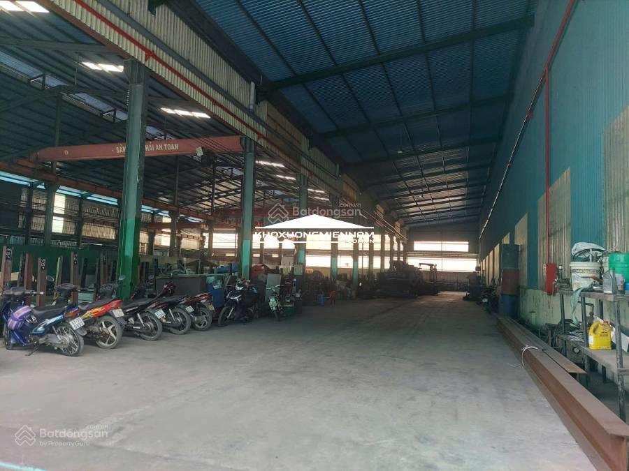 Cho thuê kho xưởng 1650m2 quốc lộ 1a, bến lức. có sẵn pa lang, cẩu trục