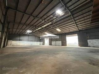 Cho thuê kho xưởng bến lức  long an. diện tích 2.400m2, kv 4.100m2