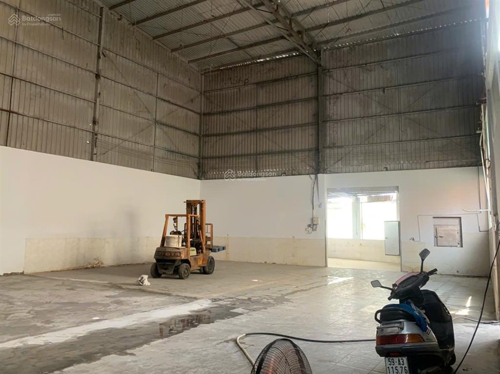 Cho thuê nhà xưởng 2.500m2 cần đước  long an