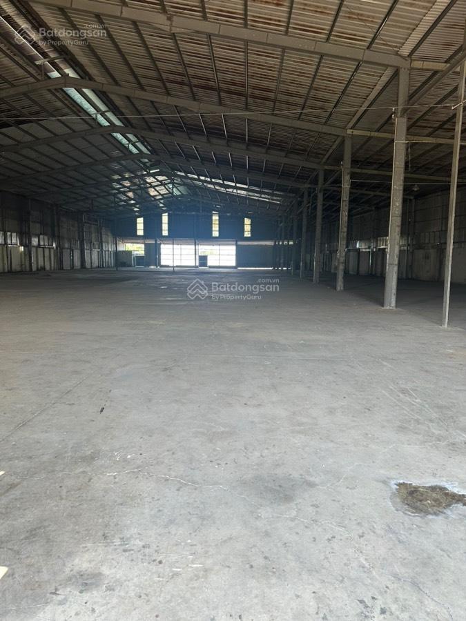 Cho thuê kho xưởng giá tốt. diện tích 5.500m2 quốc lộ 1a  bến lức