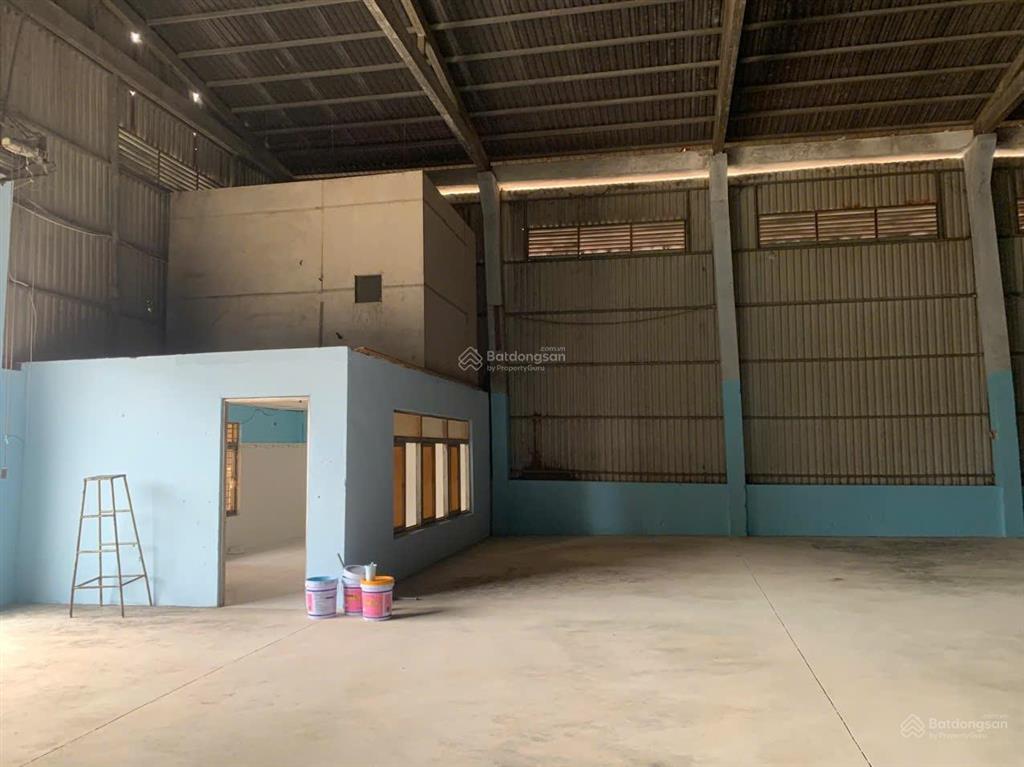Cho thuê kho xưởng 1.250m2 cao tốc võ trần chí  tân nhựt. đường xe container 24/24