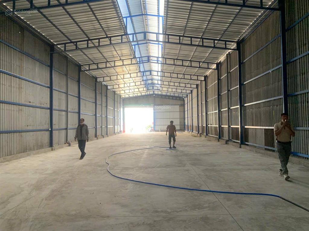 Cho thuê kho xưởng 650m2 bình chánh. đường xe tải ko cấm giờ