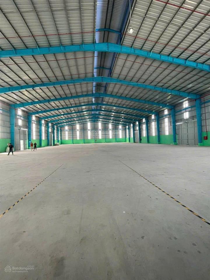 Kho xưởng cần đước  long an. khuôn viên 4.700m2, xưởng 2.400m2 (điện bình sx, pccc tự động)