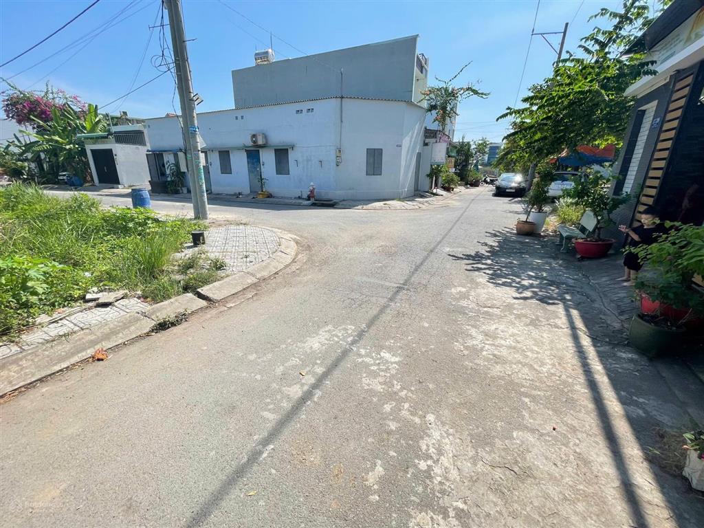 Đất 2 mặt tiền sát kđt đông tăng long, đường số 8, gần vinhome grand park 97.4m² đường 8m