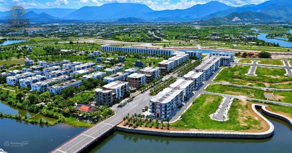 Chính chủ tôi bán lô đất đẹp eco charm, 120m2 (6x20m), đã có móng, gần sông, gần biển