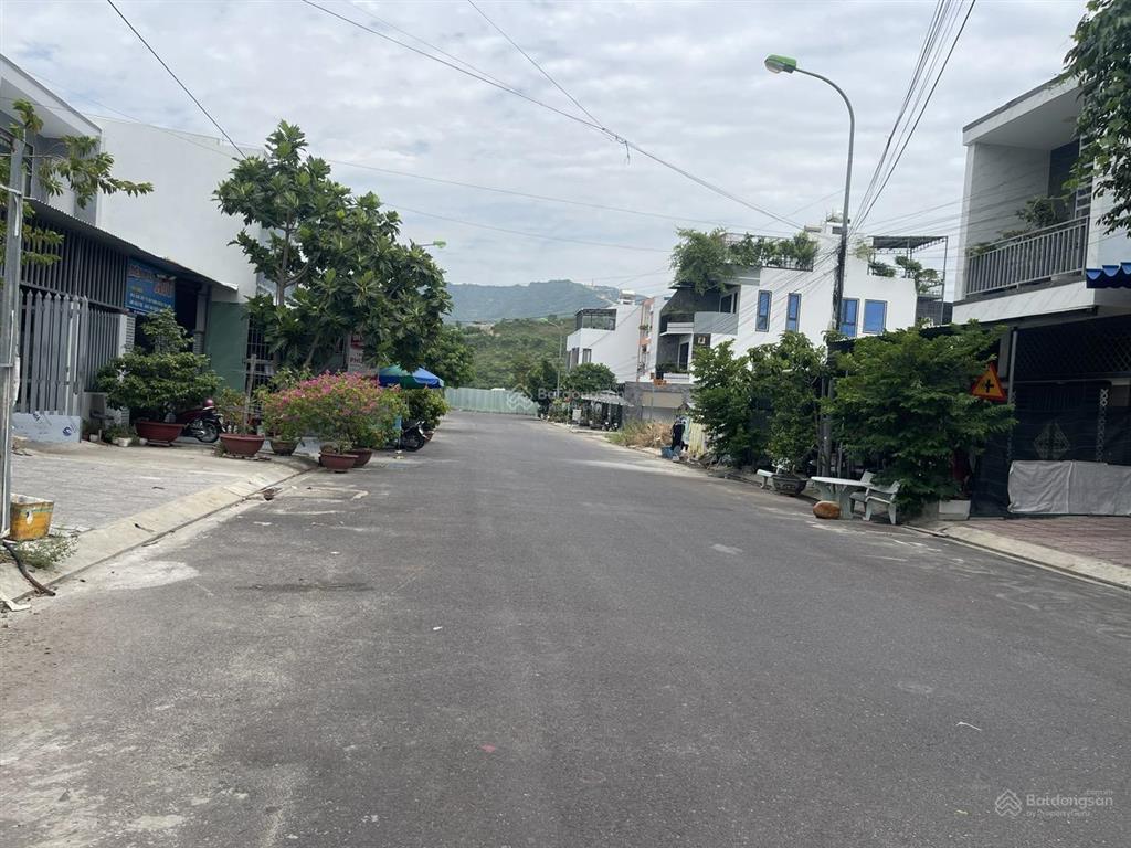 Bán đất khu đô thị mỹ gia có sổ hồng  100 m2  đường 18m  giá 7,75 tỷ!