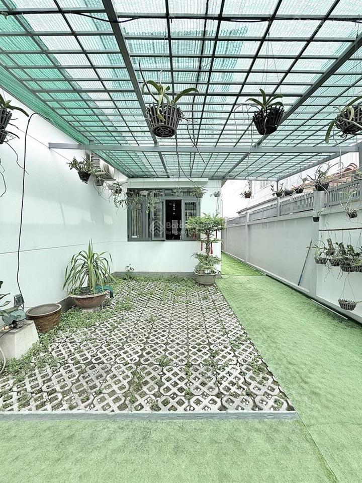 Bán nhà sân vườn. đường lí phục man. q7. dtcn 160m2. ngang khủng 8m. nhỉnh 12 tỷ. sổ vuông