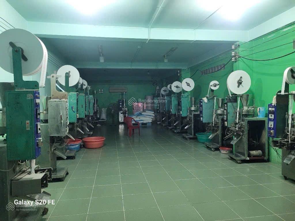 Chính chủ 1 đời chưa qua mua bán hxh 5m đường phú thuận q7. ngang 7.5m. dtcn 124m2. nhỉnh 8 tỷ