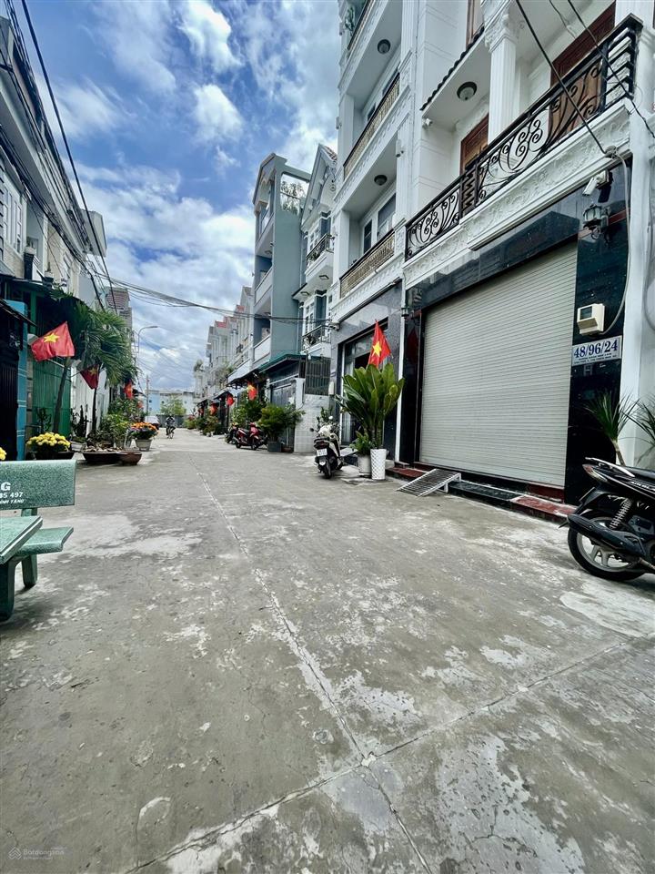 Nhà có thang máy hơn 7 tỷ nhà 4 tầng đẹp lung linh hẻm 8m thông tứ tung, huỳnh tấn phát, nhà bè