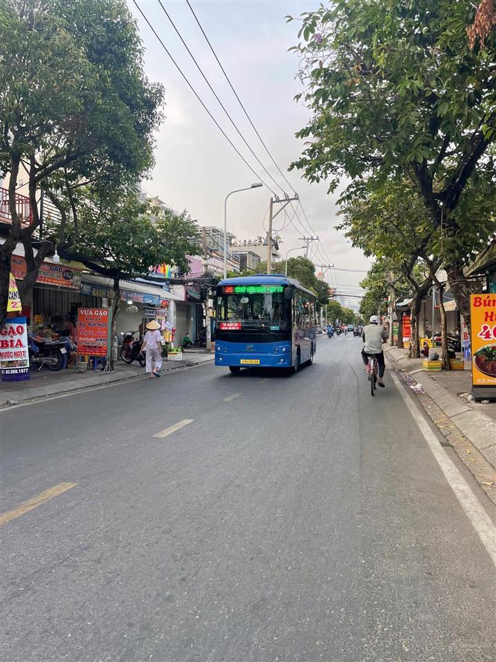 Nhà mtkd lê văn lương vị trí sát lotte mart tân hưng quận 7. dt 125m2. 5 x 25m nở hậu đẹp 19.5 tỷ