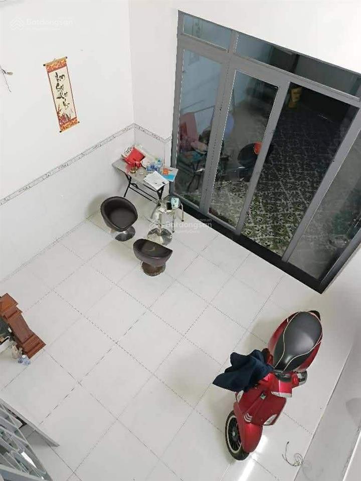Nhích 5 tỷ, nhà 102m2, 3 phòng ngủ, hẻm xe hơi vào nhà. 50 triệu/m2. tân chánh hiệp quận 12