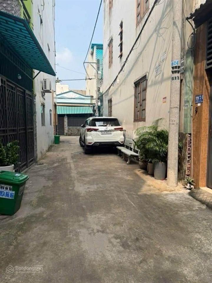 Nhích 5 tỷ, nhà 102m2, 3 phòng ngủ, hẻm xe hơi vào nhà. 50 triệu/m2. tân chánh hiệp quận 12