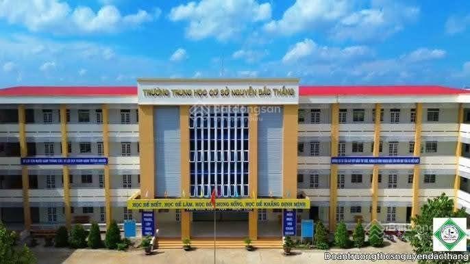 Bán đất đẹp gần quốc lộ 50, 2 tỷ, 500m2, mặt tiền 12m, sổ đỏ đầy đủ