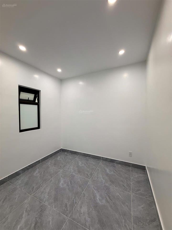 Nhà sân cổng 70m2 gần chợ kiều trung, hồng thái, an dương, hải phòng