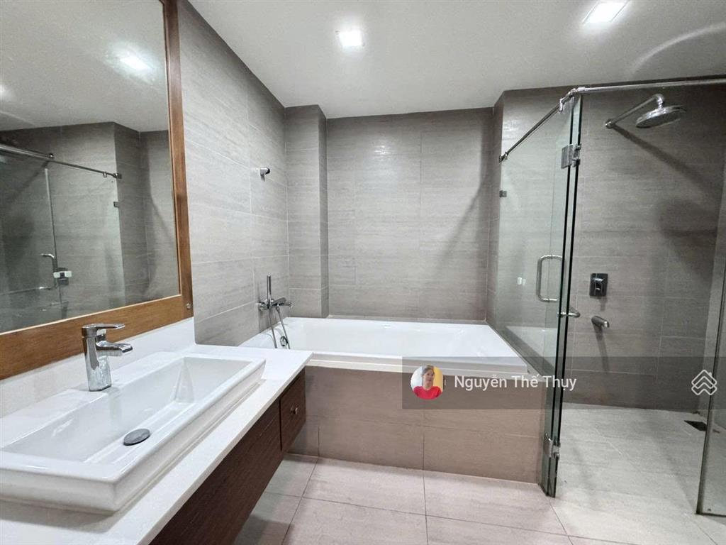 Chỉ 15tr có ngay căn 2pn full nt 123m2 cc noble crystal riverside q7.  0933 339 *** ms thụy