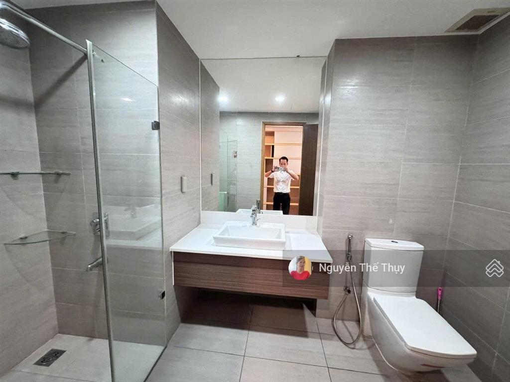 Chỉ 15tr có ngay căn 2pn full nt 123m2 cc noble crystal riverside q7.  0933 339 *** ms thụy