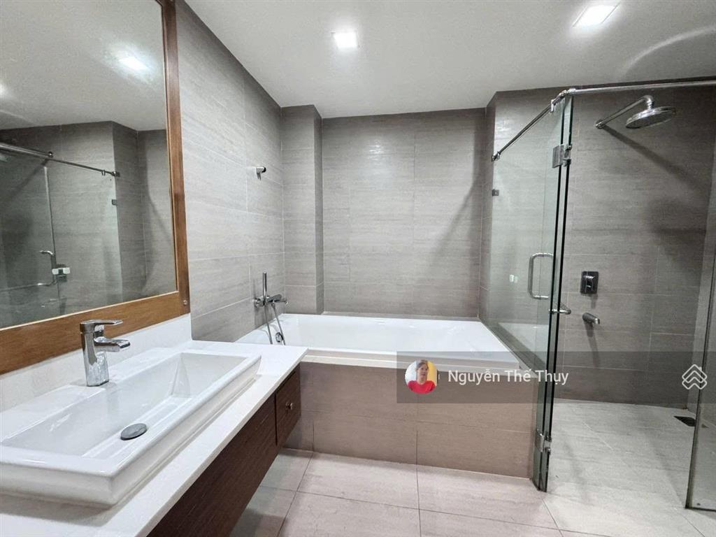 Chỉ 15tr có ngay căn 2pn full nt 123m2 cc noble crystal riverside q7.  0933 339 *** ms thụy
