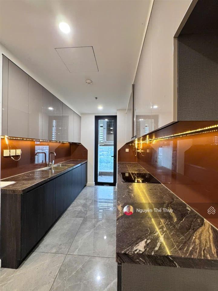 Cho thuê căn 122m2 2pn giá thuê chỉ 15tr (miễn pql) chung cư noble crystal riverside q7