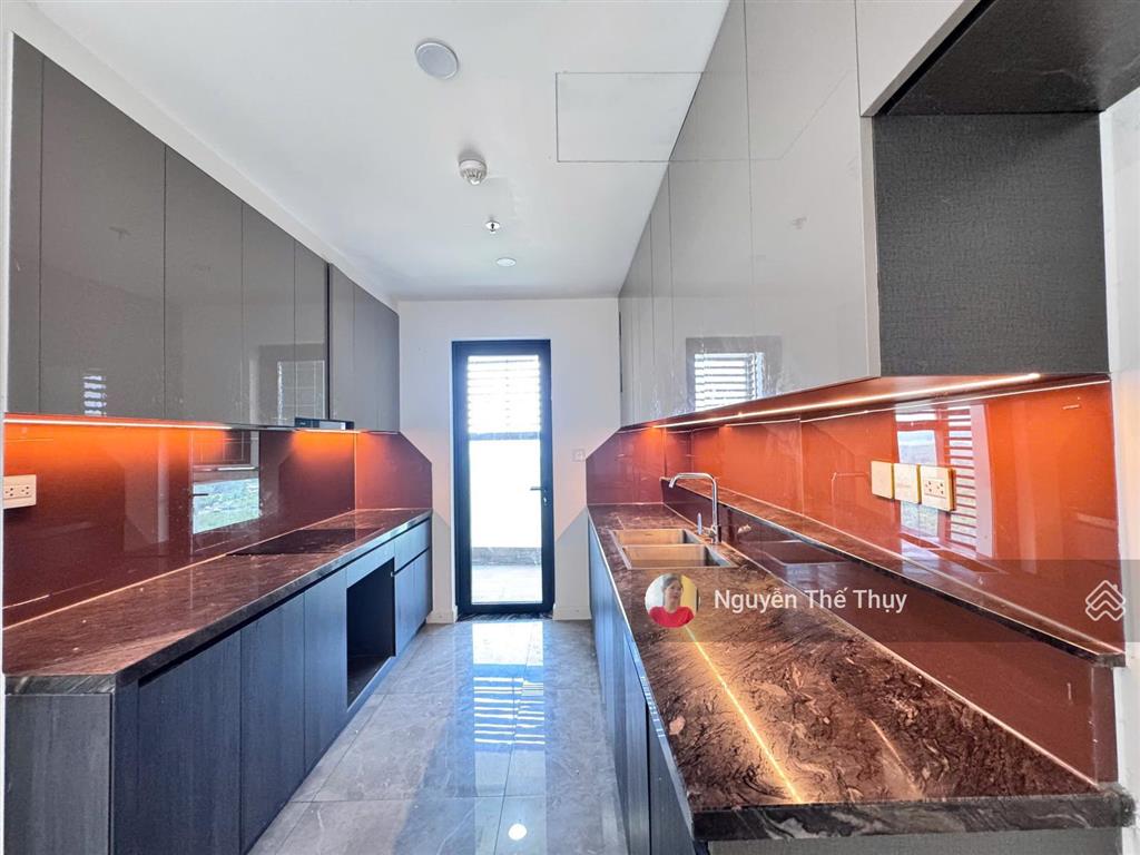 Căn 138m2 2pn giá thuê 18tr/th chung cư noble crystal riverside q7