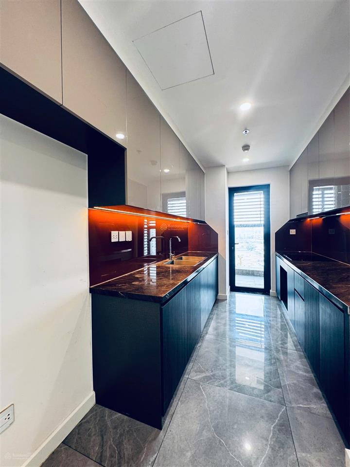 Chỉ 13 triệu có ngay căn 2pn+1 ntcb cc noble crystal riverside q7.