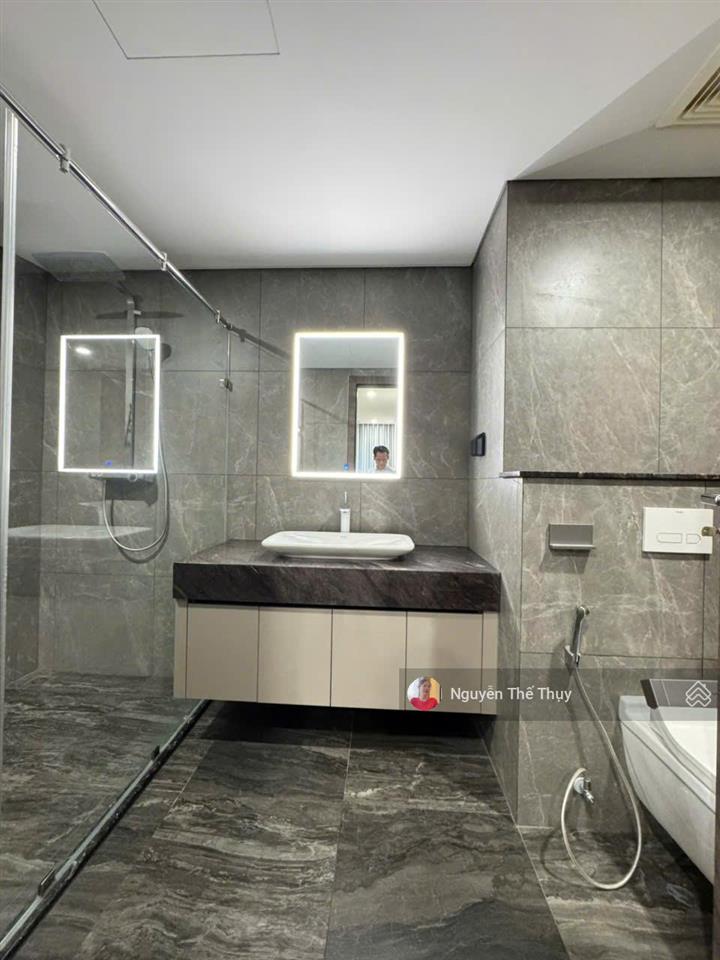 Cho thuê căn 2pn 122m2 full nt giá thuê 20tr/th (miễn pql) chung cư noble crystal riverside q7