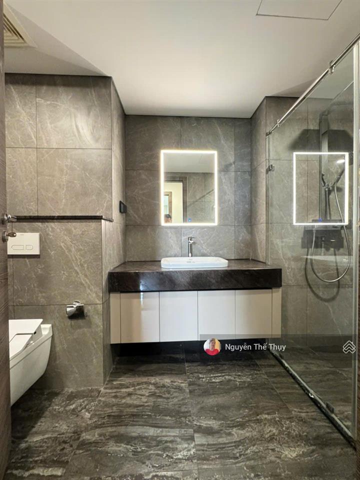 Cho thuê căn 2pn 122m2 full nt giá thuê 20tr/th (miễn pql) chung cư noble crystal riverside q7