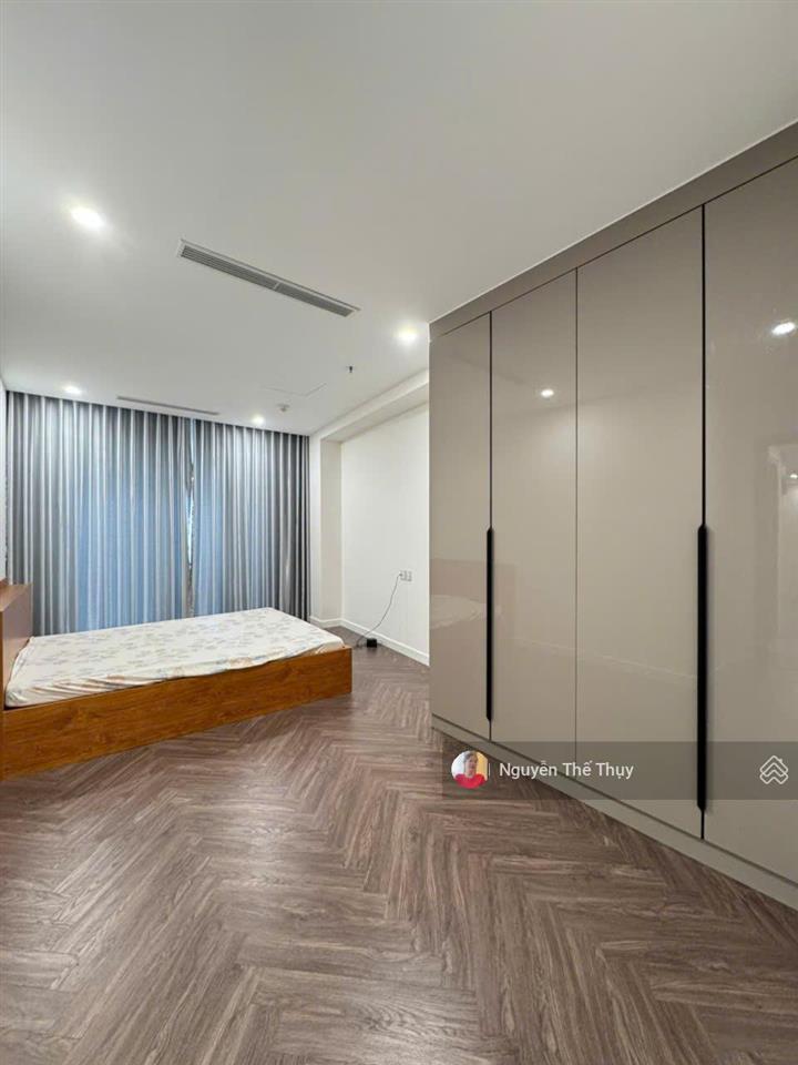 Cho thuê căn 2pn 122m2 full nt giá thuê 20tr/th (miễn pql) chung cư noble crystal riverside q7