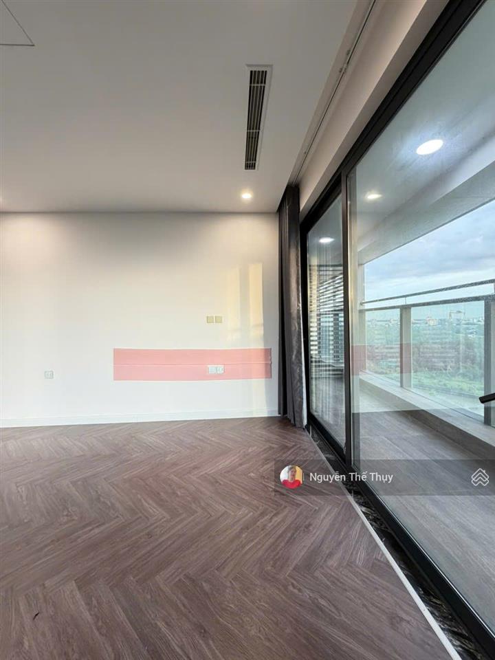 Cho thuê căn góc 2pn giá thuê 17tr/th (miễn pql) chung cư noble crystal riverside q7