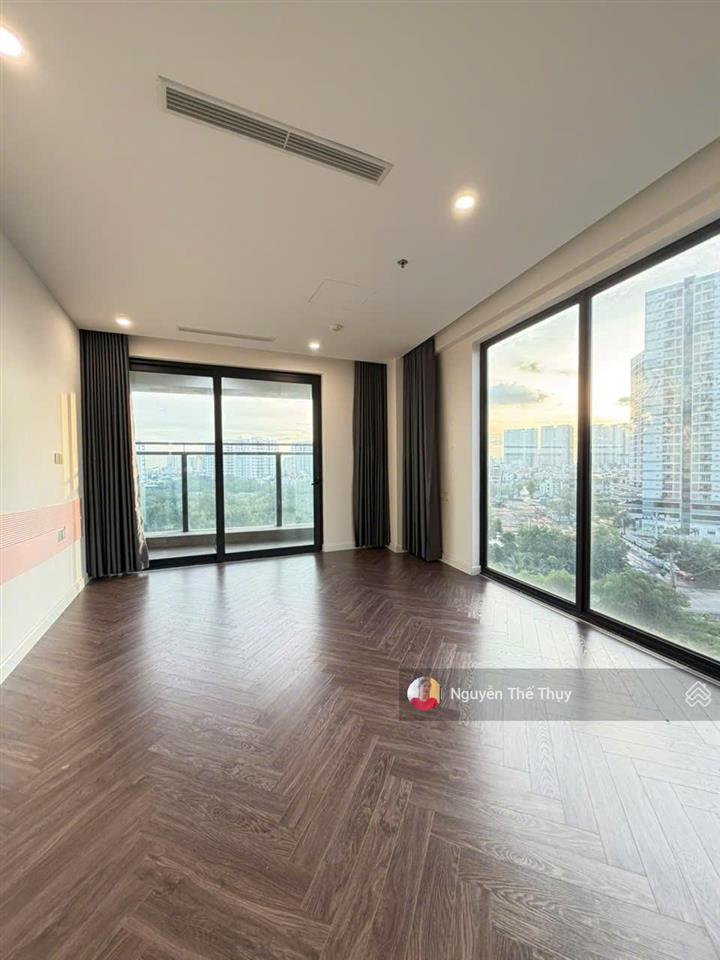 Cho thuê căn góc 2pn giá thuê 17tr/th (miễn pql) chung cư noble crystal riverside q7
