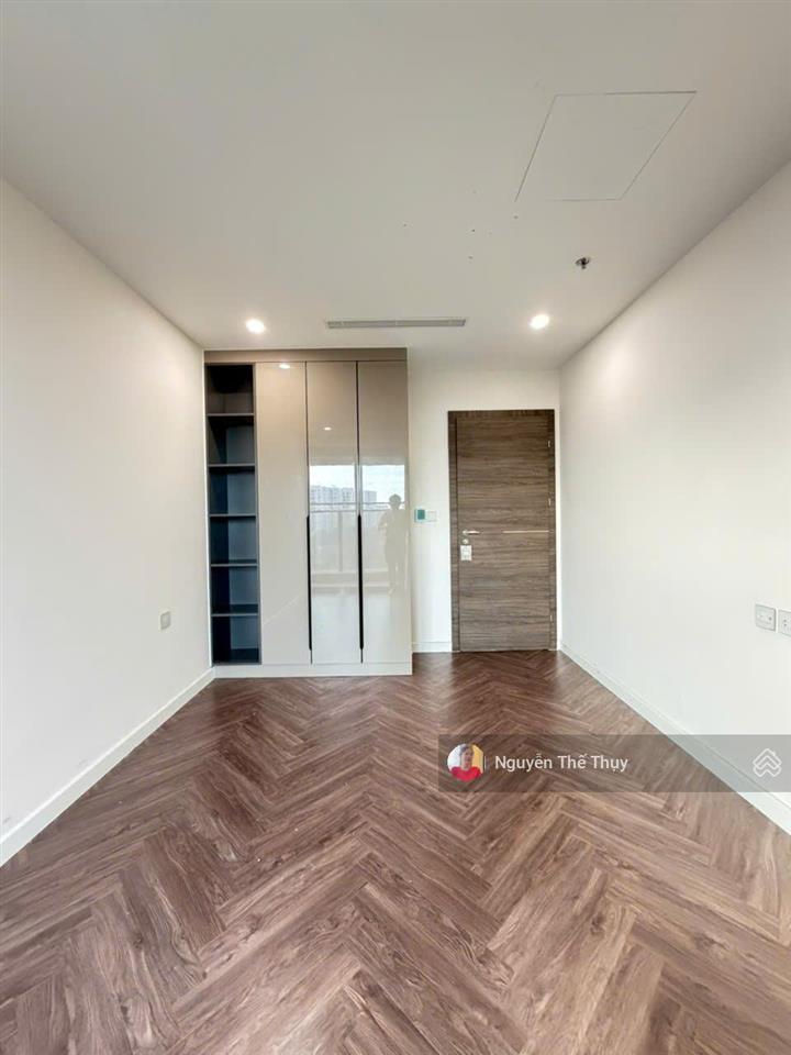 Cho thuê căn góc 2pn giá thuê 17tr/th (miễn pql) chung cư noble crystal riverside q7