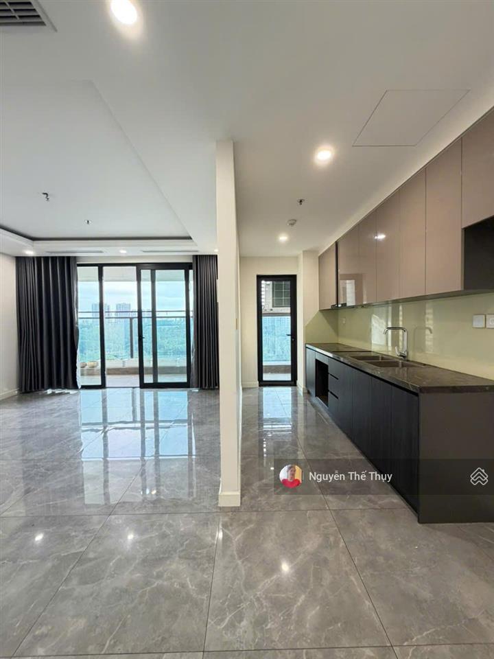 Cho thuê căn góc 2pn giá thuê 17tr/th (miễn pql) chung cư noble crystal riverside q7