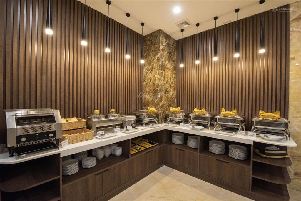 Khách sạn 18 tầng đường biệt thự(khu phố tây), nha trang  cách biển 400m  doanh thu 700tr/tháng