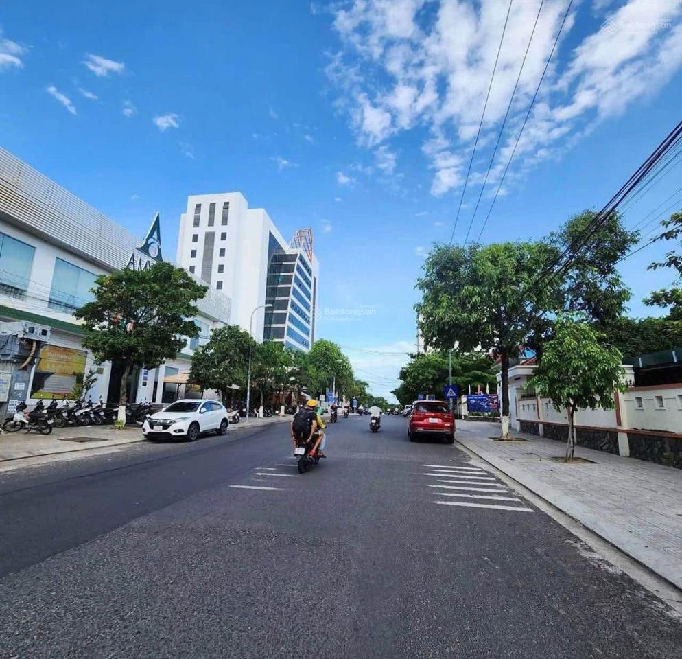 Nhà mặt đường tôn thất tùng nha trangcách biển 300m sẵn hợp đồng thuê 20tr/tháng giá 13tỷ500