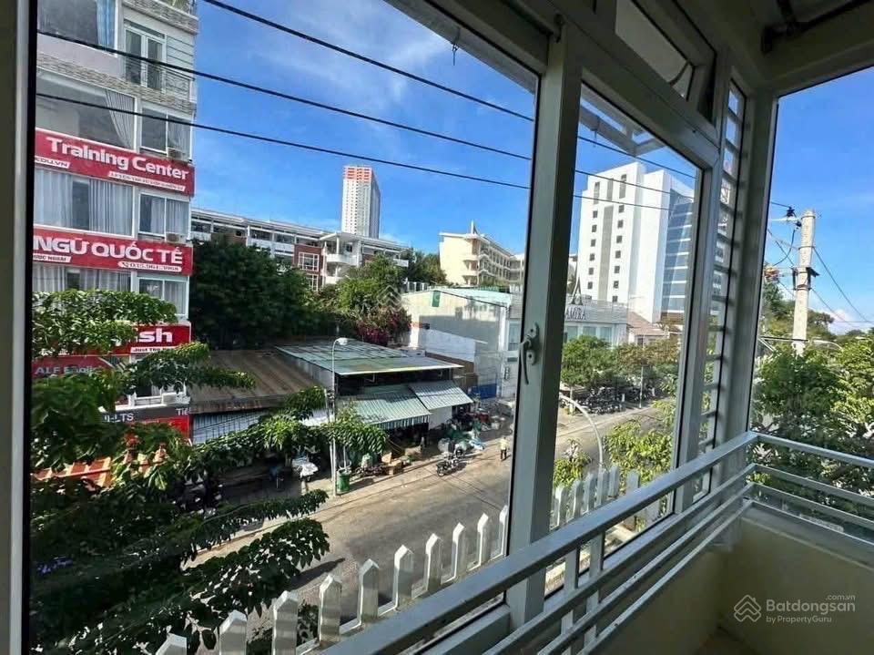 Nhà mặt đường tôn thất tùng nha trangcách biển 300m sẵn hợp đồng thuê 20tr/tháng giá 13tỷ500