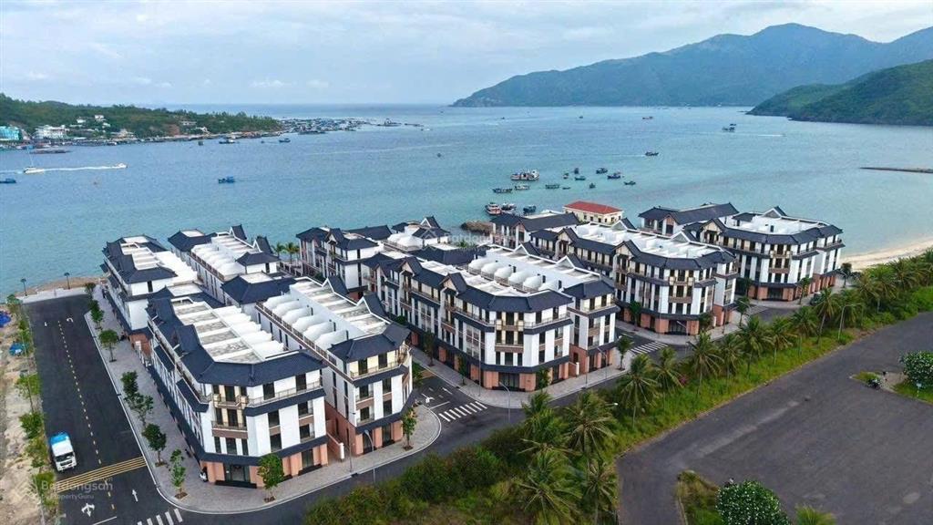 Chuyển nhượng căn góc 4 tầng trục ngọc trai 5a  vinhomes pearl baycách biển vài bước chân17tỷ500