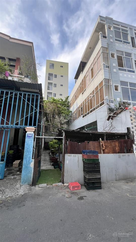 Đất đường nguyễn khánh toànnha trang 96m ngang 5m  cách bãi tắm 200m  giá 10tỷ560(thương lượng)