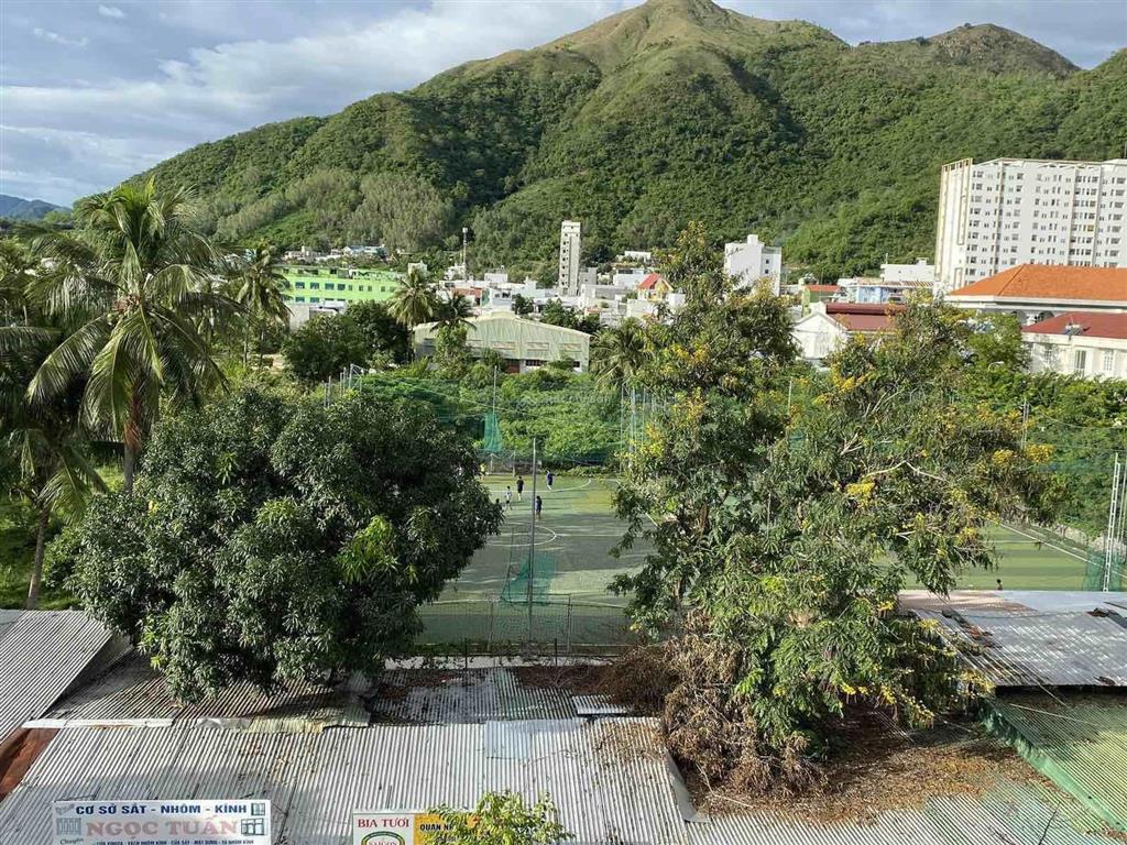 Nhà 4 tầng mặt tiền đường điện biên phủ  vĩnh hoà nha trang 99,25m2 ngang 5m  cách biển 1km