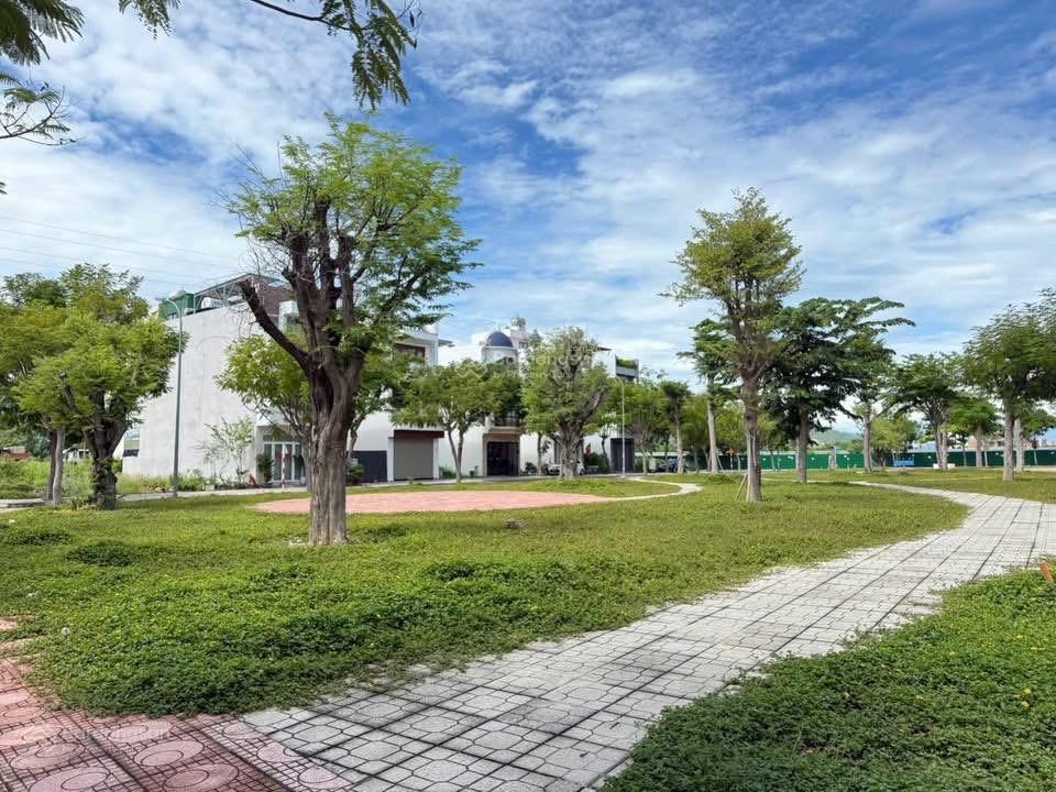 Cần bán lô góc 151,8m  khu đô thị hà quang 2 nha trang đối diện công viên  giá 73tr/m