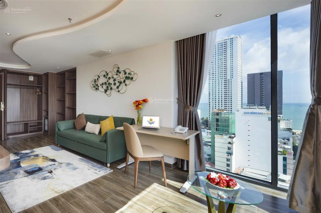 Khách sạn 18 tầng đường biệt thự(khu phố tây), nha trang  cách biển 400m  doanh thu 700tr/tháng