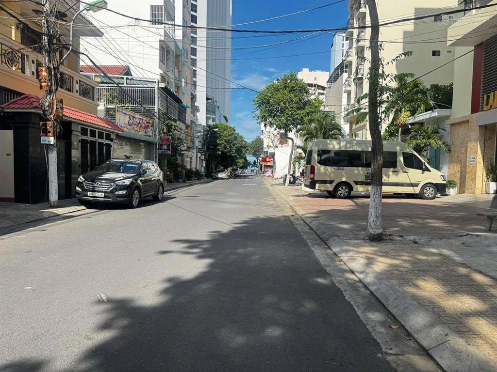 Nhà 2 mặt tiền trước sau phạm ngọc thạch, 174.3m2, ngang 5,25m. cách biển 150m. dòng tiền cho thuê