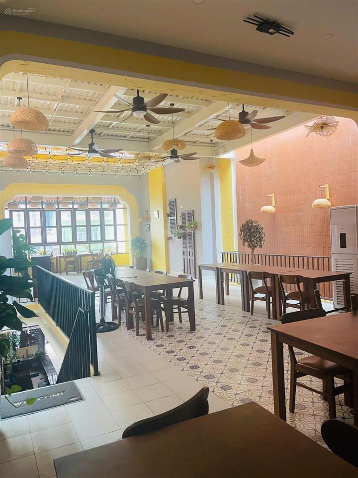 Cho thuê nhà 2 tầng sẵn mô hình nhà hàng đường trịnh phong phố hàn 210m ngang 6m  giá 75tr/tháng