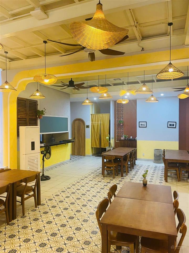 Cho thuê nhà 2 tầng sẵn mô hình nhà hàng đường trịnh phong phố hàn 210m ngang 6m  giá 75tr/tháng