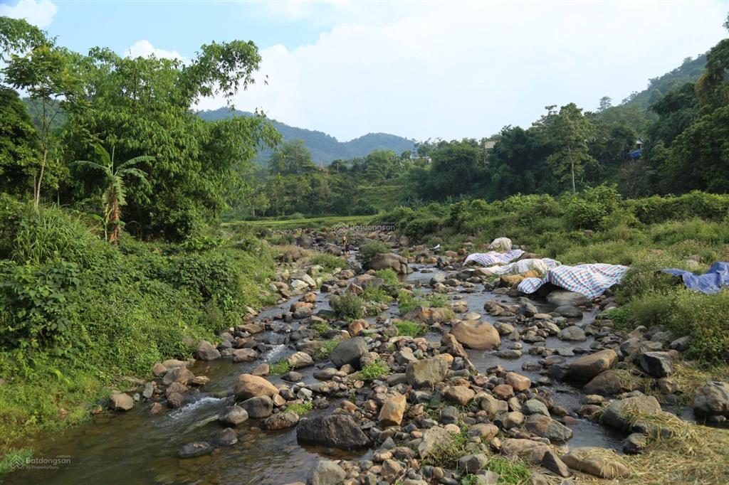 Bán khuôn viên nghỉ dưỡng hơn 1ha có nhà sẵn gần suối, thác và đập nước cao phong, hòa bình