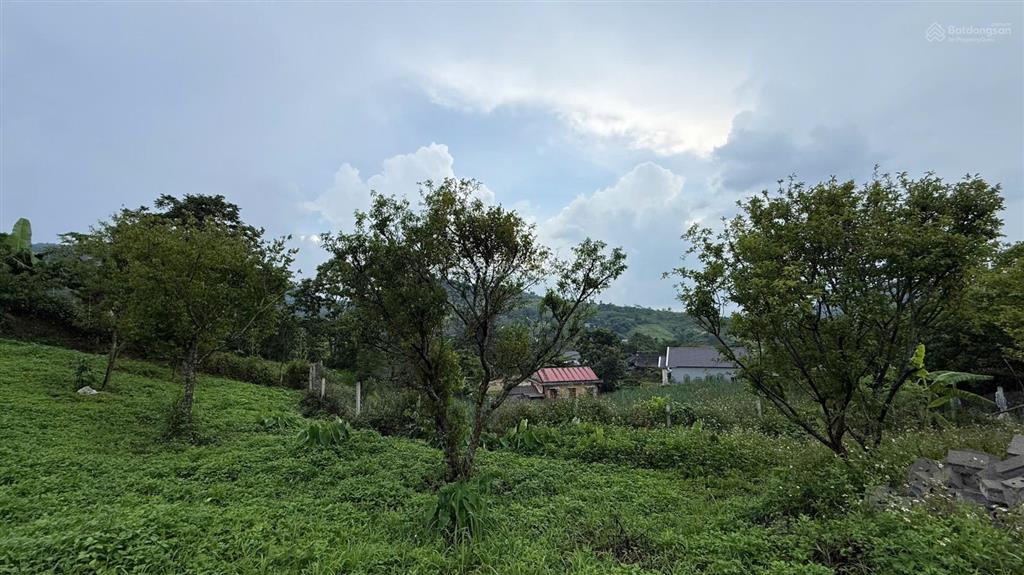Bán khuôn viên nghỉ dưỡng hơn 1ha có nhà sẵn gần suối, thác và đập nước cao phong, hòa bình
